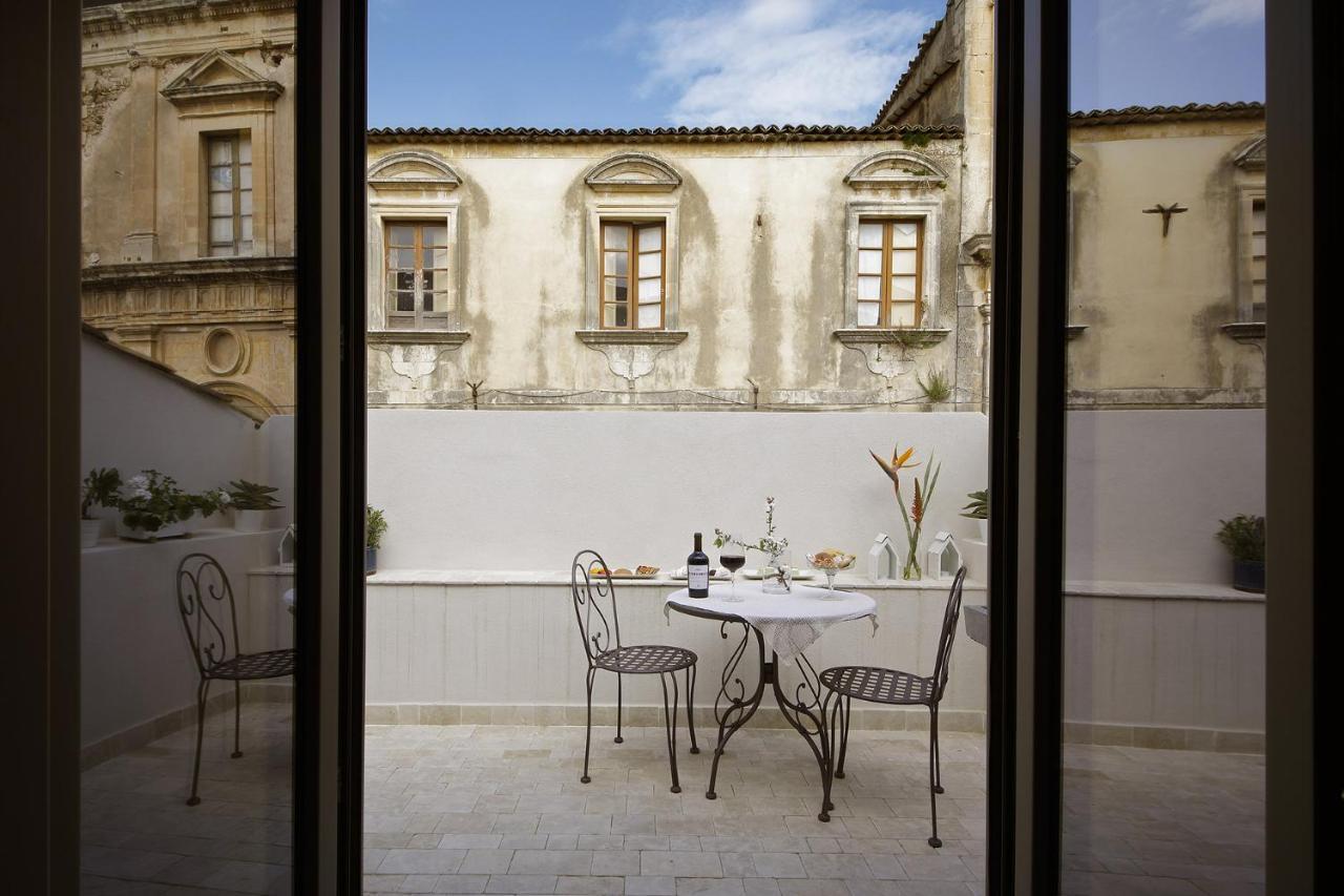 Nicotera * Noto